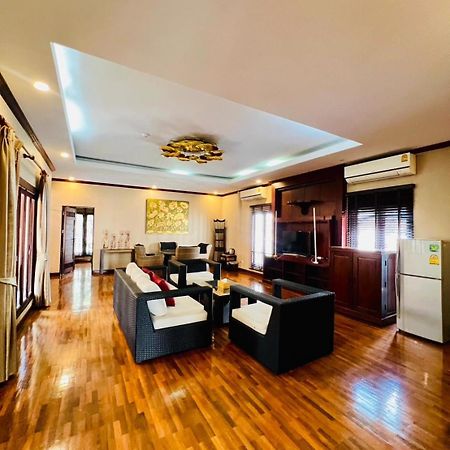 Yotaka Boutique Hotel Bangkok Bagian luar foto
