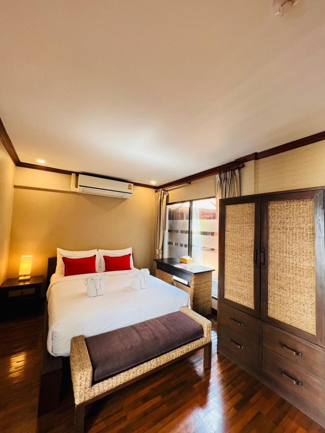 Yotaka Boutique Hotel Bangkok Bagian luar foto