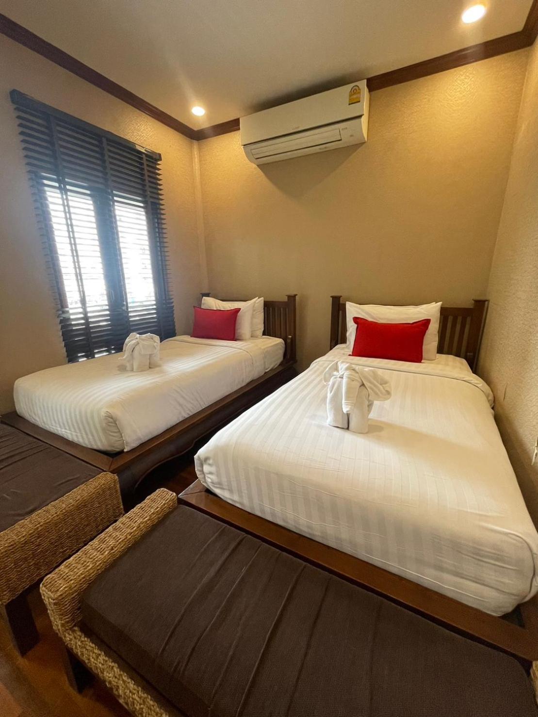 Yotaka Boutique Hotel Bangkok Bagian luar foto