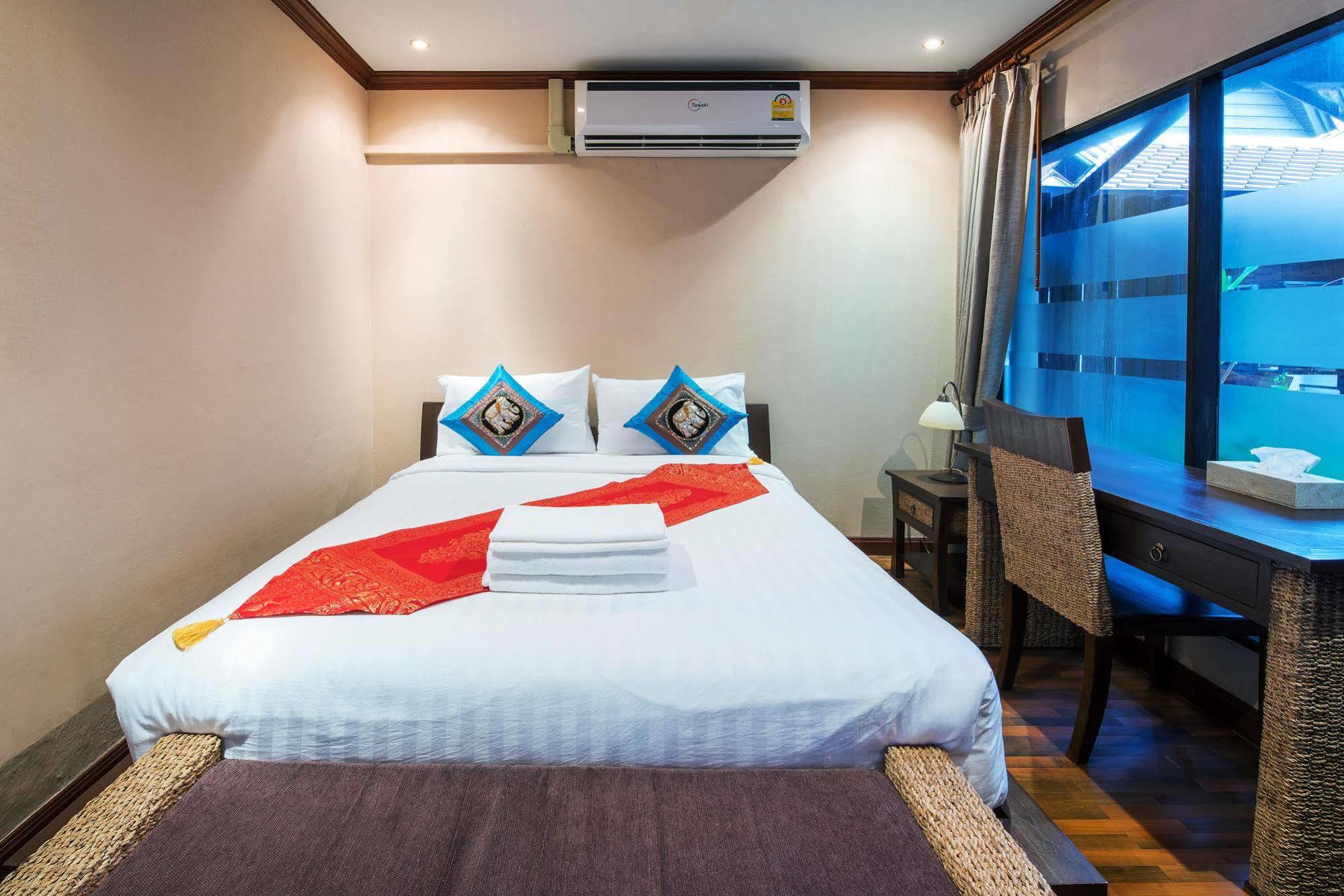 Yotaka Boutique Hotel Bangkok Bagian luar foto